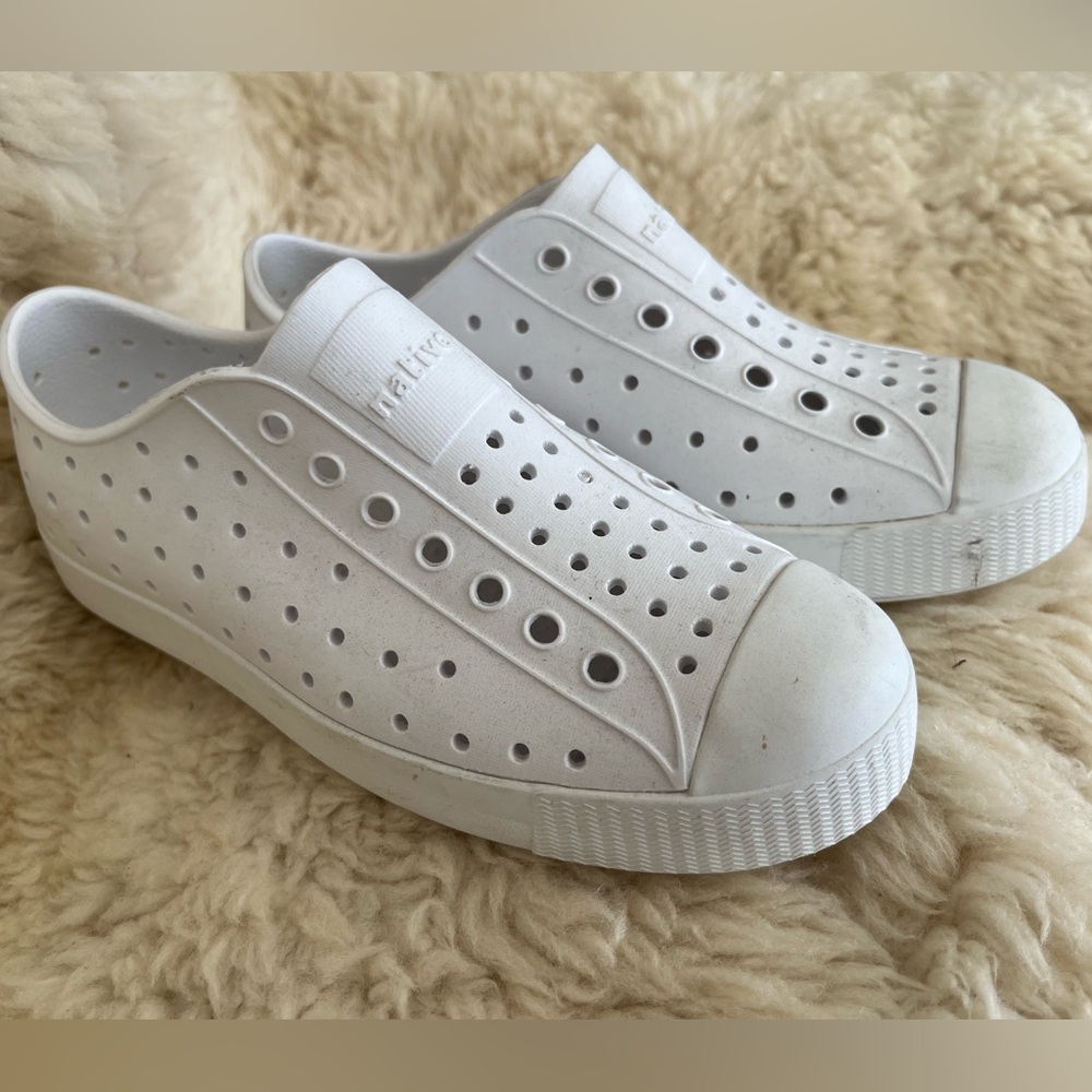 White Native Jefferson Kids Sneakers Size 2